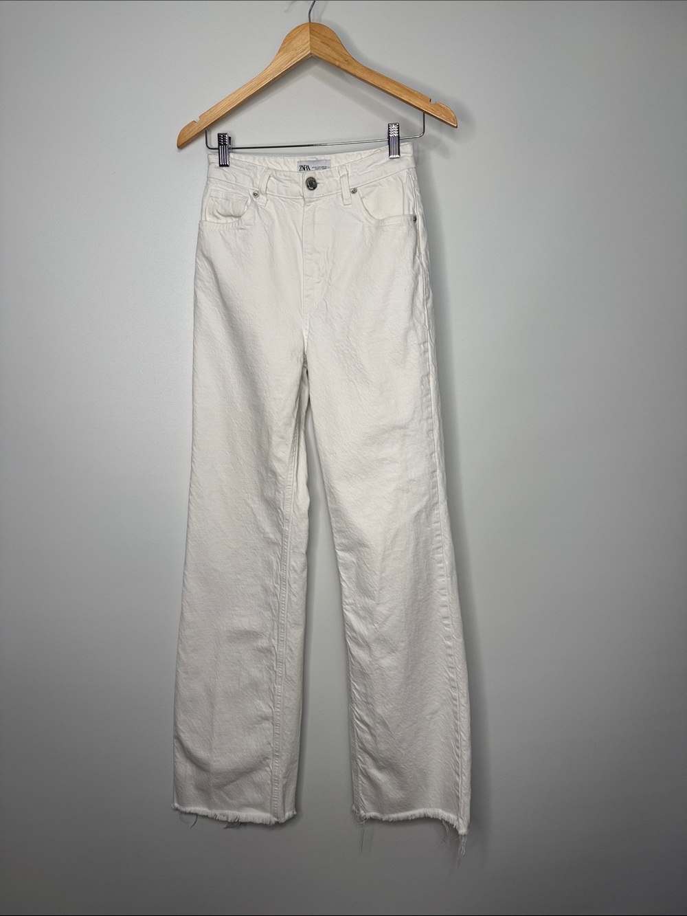 Zara High Rise Full Length Raw Hem Jeans in White Size 2